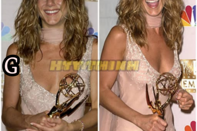 Jennifer Aniston steals the show at The 54th Annual Primetime Emmy Awards, a vision of sophistication and grace in the heart of television’s biggest night.