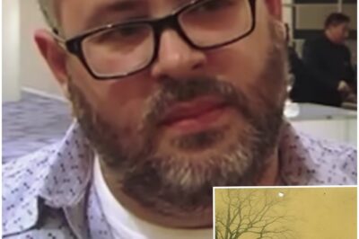 Man Buys $2 Photo in an Antique Shop, Then Zooms In & Gets The Shock of His Life